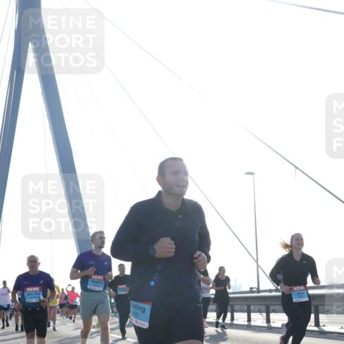 03.10.2026 - Köhlbrandbrückenlauf Tim E. http://msf.ph/oto/10615830 03.10.2026 09:33:10 Position 1 830 meine-sportfotos.de