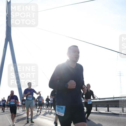 03.10.2026 - Köhlbrandbrückenlauf Tim E. http://msf.ph/oto/10615849 03.10.2026 09:33:10 Position 1 2830 meine-sportfotos.de