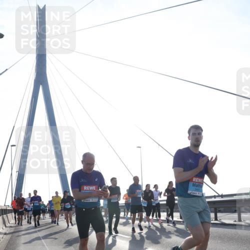 03.10.2026 - Köhlbrandbrückenlauf Tim E. http://msf.ph/oto/10615890 03.10.2026 09:33:12 Position 1 3447 meine-sportfotos.de