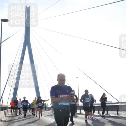 03.10.2026 - Köhlbrandbrückenlauf Tim E. http://msf.ph/oto/10615906 03.10.2026 09:33:13 Position 1 3446 meine-sportfotos.de
