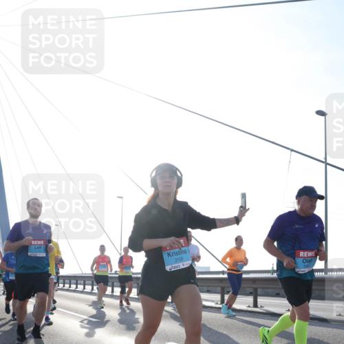 03.10.2026 - Köhlbrandbrückenlauf Tim E. http://msf.ph/oto/10615940 03.10.2026 09:33:16 Position 1 3156, 3431 meine-sportfotos.de