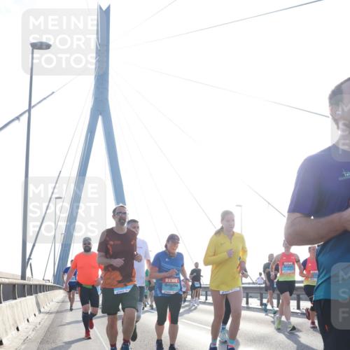 03.10.2026 - Köhlbrandbrückenlauf Tim E. http://msf.ph/oto/10615970 03.10.2026 09:33:17 Position 1  meine-sportfotos.de