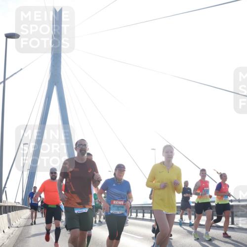 03.10.2026 - Köhlbrandbrückenlauf Tim E. http://msf.ph/oto/10615979 03.10.2026 09:33:17 Position 1  meine-sportfotos.de
