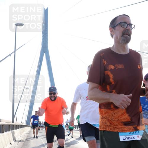 03.10.2026 - Köhlbrandbrückenlauf Tim E. http://msf.ph/oto/10615998 03.10.2026 09:33:19 Position 1 2810 meine-sportfotos.de