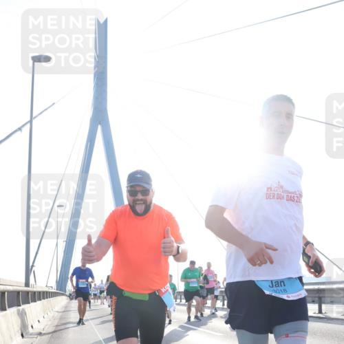 03.10.2026 - Köhlbrandbrückenlauf Tim E. http://msf.ph/oto/10616005 03.10.2026 09:33:19 Position 1 3018 meine-sportfotos.de