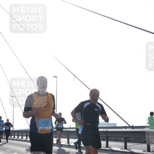 03.10.2026 - Köhlbrandbrückenlauf Tim E. http://msf.ph/oto/10616089 03.10.2026 09:33:24 Position 1 2765 meine-sportfotos.de