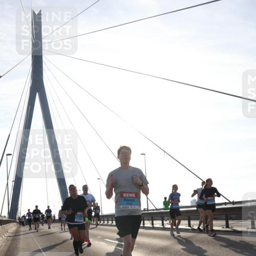 03.10.2026 - Köhlbrandbrückenlauf Tim E. http://msf.ph/oto/10616122 03.10.2026 09:33:27 Position 1 3396 meine-sportfotos.de