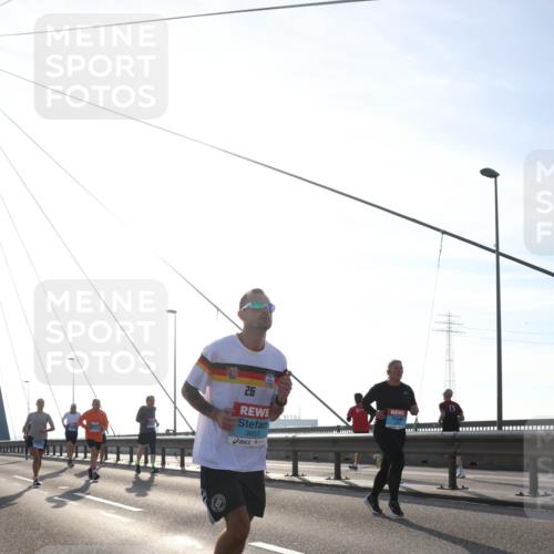 03.10.2026 - Köhlbrandbrückenlauf Tim E. http://msf.ph/oto/10616168 03.10.2026 09:33:30 Position 1 26, 3603 meine-sportfotos.de