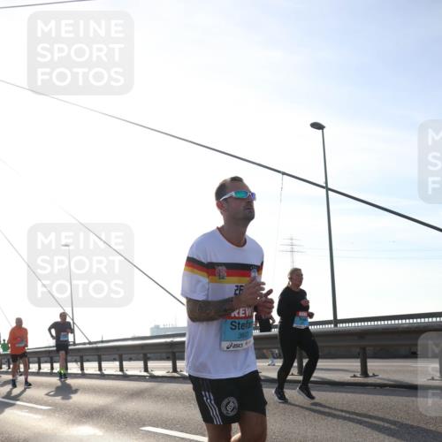 03.10.2026 - Köhlbrandbrückenlauf Tim E. http://msf.ph/oto/10616178 03.10.2026 09:33:30 Position 1 2, 3603 meine-sportfotos.de