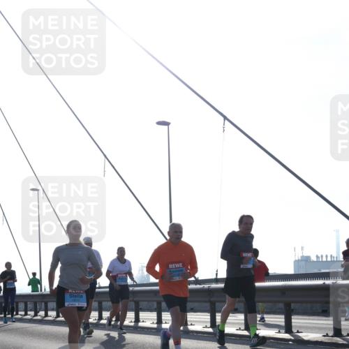 03.10.2026 - Köhlbrandbrückenlauf Tim E. http://msf.ph/oto/10616187 03.10.2026 09:33:31 Position 1 2610, 3138 meine-sportfotos.de
