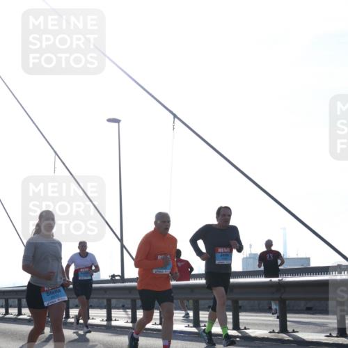 03.10.2026 - Köhlbrandbrückenlauf Tim E. http://msf.ph/oto/10616192 03.10.2026 09:33:32 Position 1 2610 meine-sportfotos.de