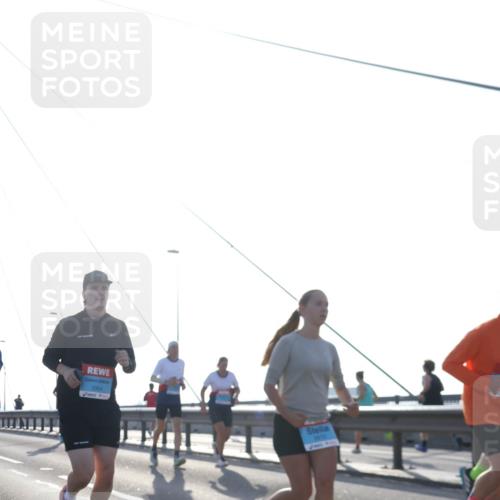 03.10.2026 - Köhlbrandbrückenlauf Tim E. http://msf.ph/oto/10616230 03.10.2026 09:33:33 Position 1 2904 meine-sportfotos.de