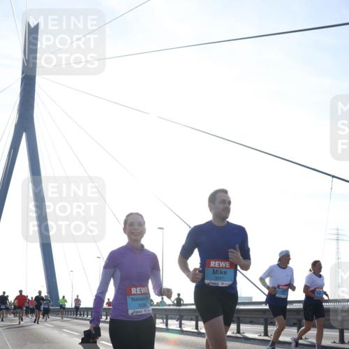 03.10.2026 - Köhlbrandbrückenlauf Tim E. http://msf.ph/oto/10616267 03.10.2026 09:33:36 Position 1 3696, 3697 meine-sportfotos.de