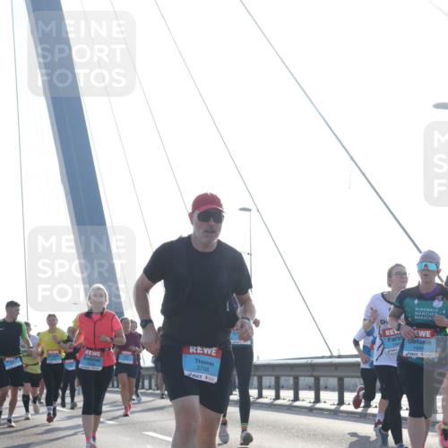 03.10.2026 - Köhlbrandbrückenlauf Tim E. http://msf.ph/oto/10616325 03.10.2026 09:33:44 Position 1 3788, 1946, 1885 meine-sportfotos.de