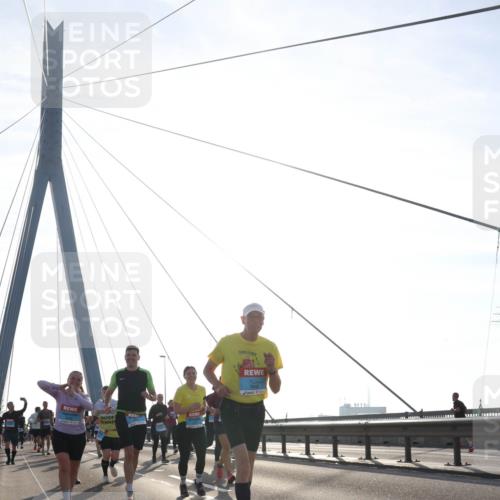 03.10.2026 - Köhlbrandbrückenlauf Tim E. http://msf.ph/oto/10616403 03.10.2026 09:33:49 Position 1  meine-sportfotos.de