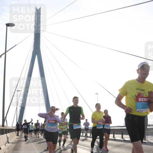 03.10.2026 - Köhlbrandbrückenlauf Tim E. http://msf.ph/oto/10616421 03.10.2026 09:33:49 Position 1 4, 3848 meine-sportfotos.de