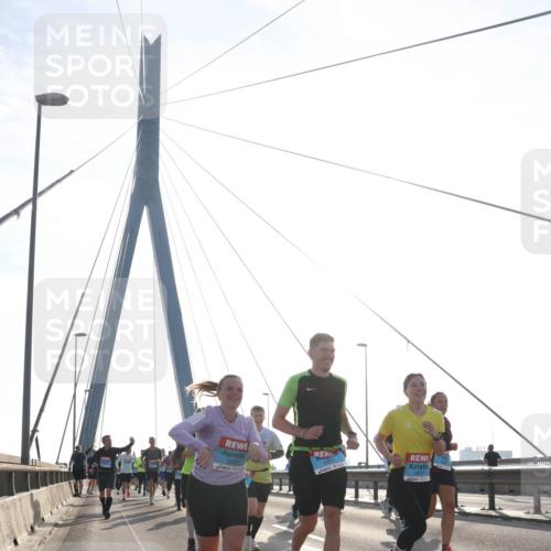03.10.2026 - Köhlbrandbrückenlauf Tim E. http://msf.ph/oto/10616428 03.10.2026 09:33:50 Position 1 2906 meine-sportfotos.de