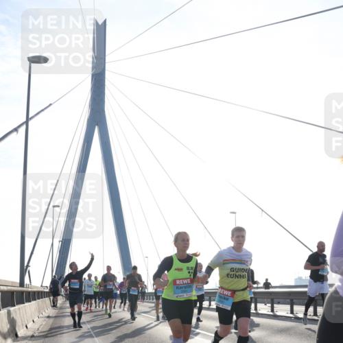 03.10.2026 - Köhlbrandbrückenlauf Tim E. http://msf.ph/oto/10616449 03.10.2026 09:33:51 Position 1 8, 2991 meine-sportfotos.de