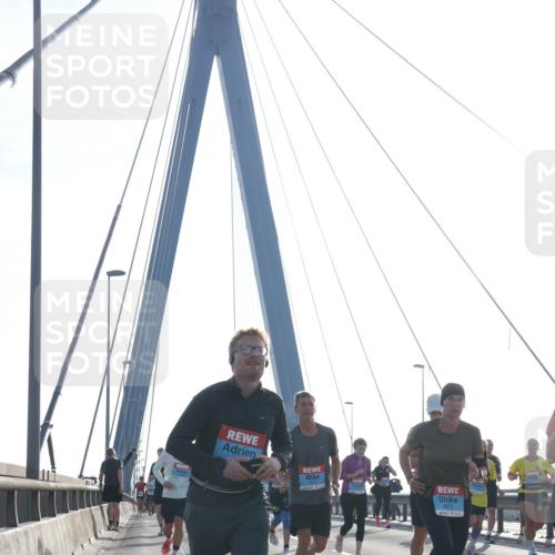 03.10.2026 - Köhlbrandbrückenlauf Tim E. http://msf.ph/oto/10616494 03.10.2026 09:33:53 Position 1  meine-sportfotos.de