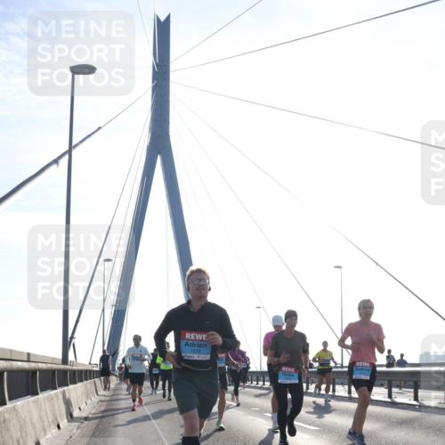 03.10.2026 - Köhlbrandbrückenlauf Tim E. http://msf.ph/oto/10616496 03.10.2026 09:33:53 Position 1 1670 meine-sportfotos.de