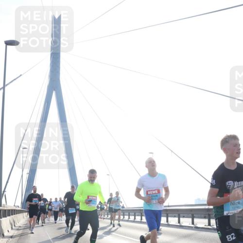 03.10.2026 - Köhlbrandbrückenlauf Tim E. http://msf.ph/oto/10616582 03.10.2026 09:33:58 Position 1 1313, 1314, 82 meine-sportfotos.de