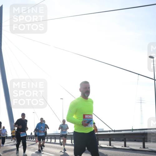 03.10.2026 - Köhlbrandbrückenlauf Tim E. http://msf.ph/oto/10616612 03.10.2026 09:33:59 Position 1 16 meine-sportfotos.de