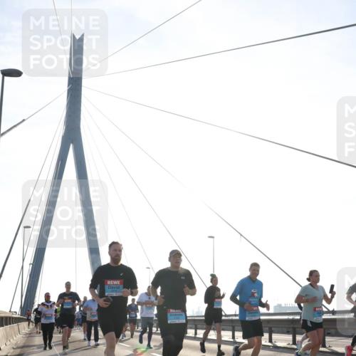 03.10.2026 - Köhlbrandbrückenlauf Tim E. http://msf.ph/oto/10616629 03.10.2026 09:34:00 Position 1  meine-sportfotos.de