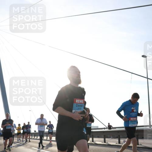 03.10.2026 - Köhlbrandbrückenlauf Tim E. http://msf.ph/oto/10616653 03.10.2026 09:34:01 Position 1 2876, 2470 meine-sportfotos.de