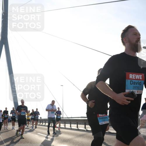 03.10.2026 - Köhlbrandbrückenlauf Tim E. http://msf.ph/oto/10616659 03.10.2026 09:34:02 Position 1 1753, 2876 meine-sportfotos.de
