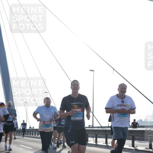 03.10.2026 - Köhlbrandbrückenlauf Tim E. http://msf.ph/oto/10616671 03.10.2026 09:34:03 Position 1 2889, 24, 1947 meine-sportfotos.de