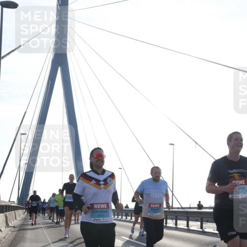 03.10.2026 - Köhlbrandbrückenlauf Tim E. http://msf.ph/oto/10616684 03.10.2026 09:34:04 Position 1 2812, 1006, 2889 meine-sportfotos.de