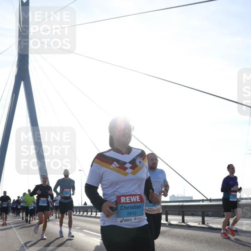 03.10.2026 - Köhlbrandbrückenlauf Tim E. http://msf.ph/oto/10616696 03.10.2026 09:34:04 Position 1 2812 meine-sportfotos.de