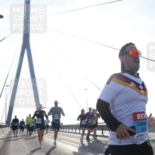 03.10.2026 - Köhlbrandbrückenlauf Tim E. http://msf.ph/oto/10616703 03.10.2026 09:34:05 Position 1 2812 meine-sportfotos.de
