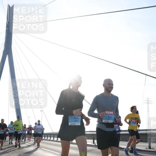 03.10.2026 - Köhlbrandbrückenlauf Tim E. http://msf.ph/oto/10616729 03.10.2026 09:34:06 Position 1 3809, 3807 meine-sportfotos.de