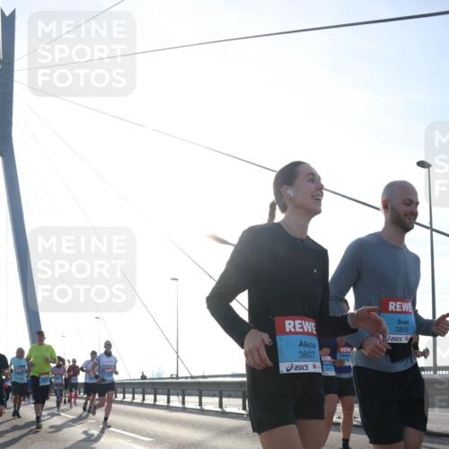 03.10.2026 - Köhlbrandbrückenlauf Tim E. http://msf.ph/oto/10616737 03.10.2026 09:34:07 Position 1 3809, 3807 meine-sportfotos.de