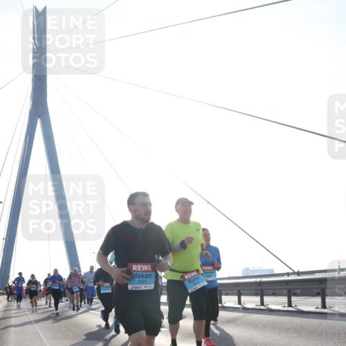 03.10.2026 - Köhlbrandbrückenlauf Tim E. http://msf.ph/oto/10616775 03.10.2026 09:34:10 Position 1 2831 meine-sportfotos.de