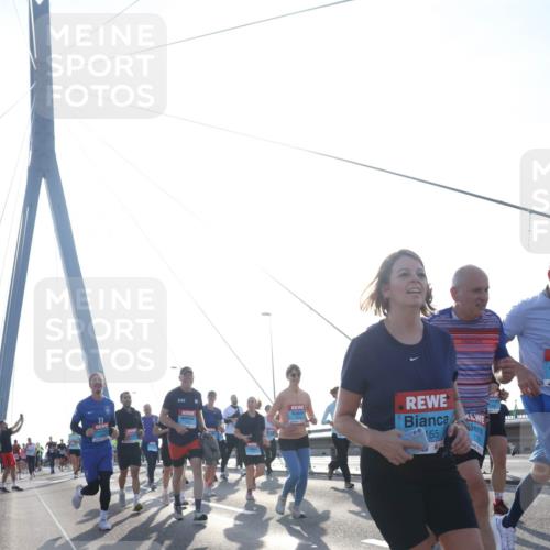 03.10.2026 - Köhlbrandbrückenlauf Tim E. http://msf.ph/oto/10616835 03.10.2026 09:34:15 Position 1 17, 45, 155, 250 meine-sportfotos.de