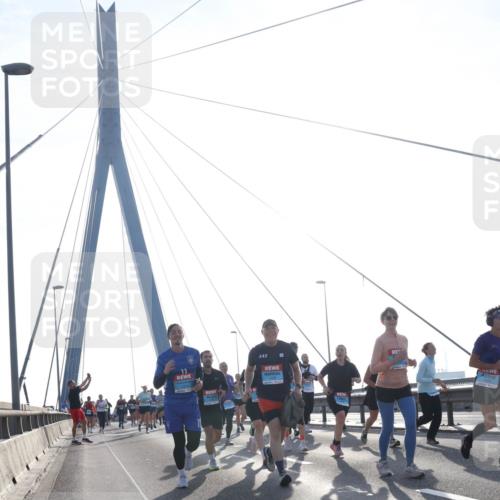 03.10.2026 - Köhlbrandbrückenlauf Tim E. http://msf.ph/oto/10616845 03.10.2026 09:34:16 Position 1 11 meine-sportfotos.de