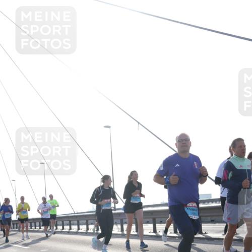 03.10.2026 - Köhlbrandbrückenlauf Tim E. http://msf.ph/oto/10616903 03.10.2026 09:34:19 Position 1 1408 meine-sportfotos.de