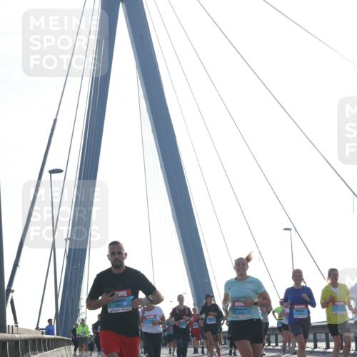 03.10.2026 - Köhlbrandbrückenlauf Tim E. http://msf.ph/oto/10616932 03.10.2026 09:34:21 Position 1 2857, 381 meine-sportfotos.de