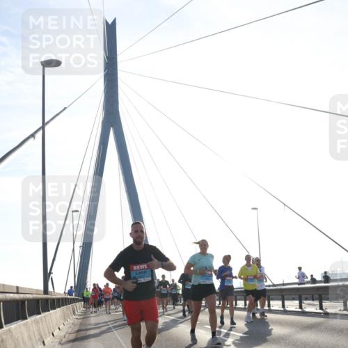 03.10.2026 - Köhlbrandbrückenlauf Tim E. http://msf.ph/oto/10616945 03.10.2026 09:34:22 Position 1 2857 meine-sportfotos.de