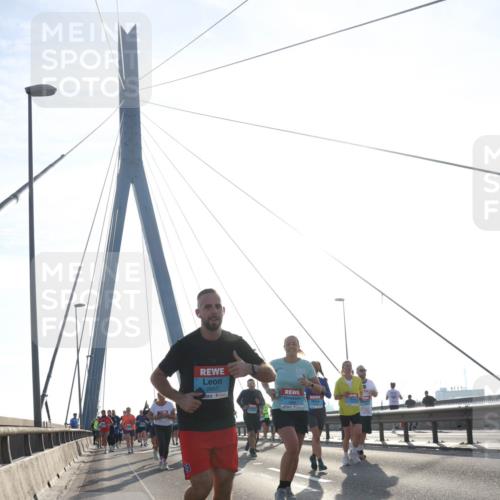 03.10.2026 - Köhlbrandbrückenlauf Tim E. http://msf.ph/oto/10616950 03.10.2026 09:34:23 Position 1 2857 meine-sportfotos.de