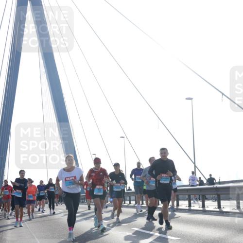 03.10.2026 - Köhlbrandbrückenlauf Tim E. http://msf.ph/oto/10616979 03.10.2026 09:34:24 Position 1  meine-sportfotos.de