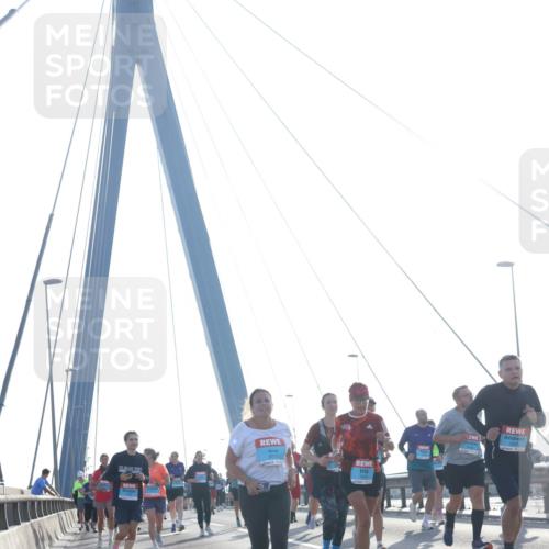 03.10.2026 - Köhlbrandbrückenlauf Tim E. http://msf.ph/oto/10616988 03.10.2026 09:34:25 Position 1  meine-sportfotos.de