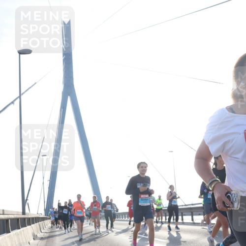 03.10.2026 - Köhlbrandbrückenlauf Tim E. http://msf.ph/oto/10617033 03.10.2026 09:34:28 Position 1 317 meine-sportfotos.de