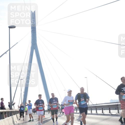 03.10.2026 - Köhlbrandbrückenlauf Tim E. http://msf.ph/oto/10617144 03.10.2026 09:34:37 Position 1  meine-sportfotos.de