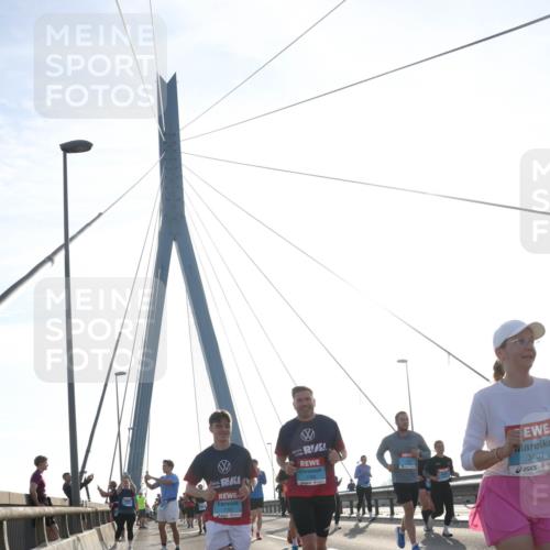 03.10.2026 - Köhlbrandbrückenlauf Tim E. http://msf.ph/oto/10617168 03.10.2026 09:34:39 Position 1 3401 meine-sportfotos.de