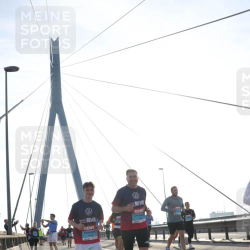 03.10.2026 - Köhlbrandbrückenlauf Tim E. http://msf.ph/oto/10617178 03.10.2026 09:34:39 Position 1 1163, 1162 meine-sportfotos.de