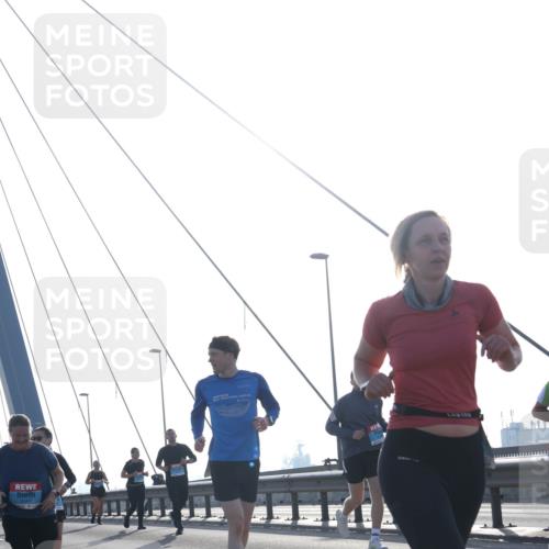 03.10.2026 - Köhlbrandbrückenlauf Tim E. http://msf.ph/oto/10617221 03.10.2026 09:34:43 Position 1  meine-sportfotos.de
