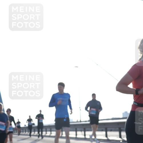 03.10.2026 - Köhlbrandbrückenlauf Tim E. http://msf.ph/oto/10617229 03.10.2026 09:34:43 Position 1  meine-sportfotos.de